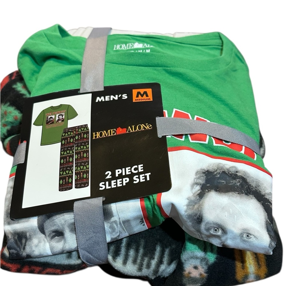 Home Alone Men’s 2-Piece Pajama Sleep Set  Size Medium‎  NWT